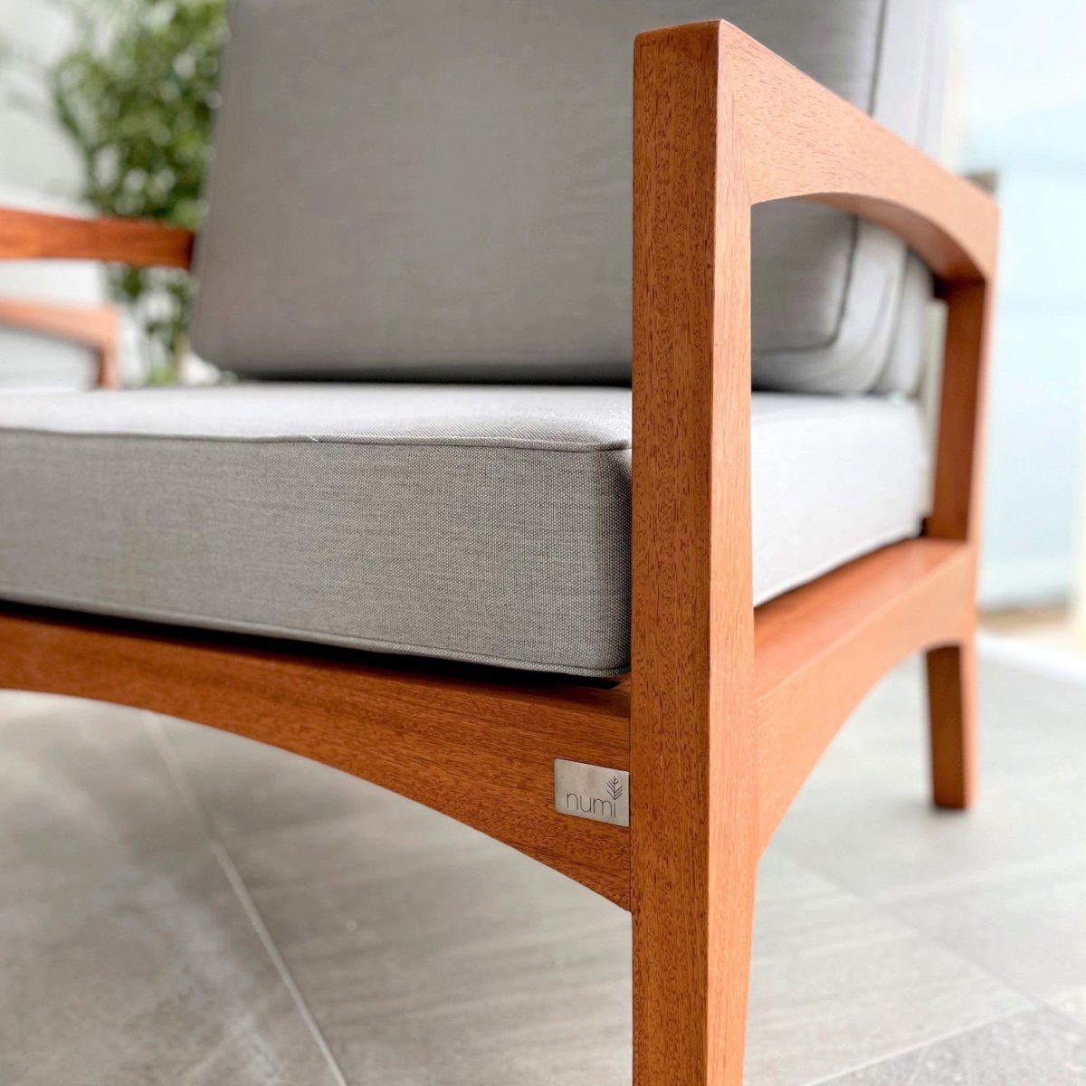 Detalle del diseño y material del Sofá de 1 Cuerpo Nella terraza NUMI
