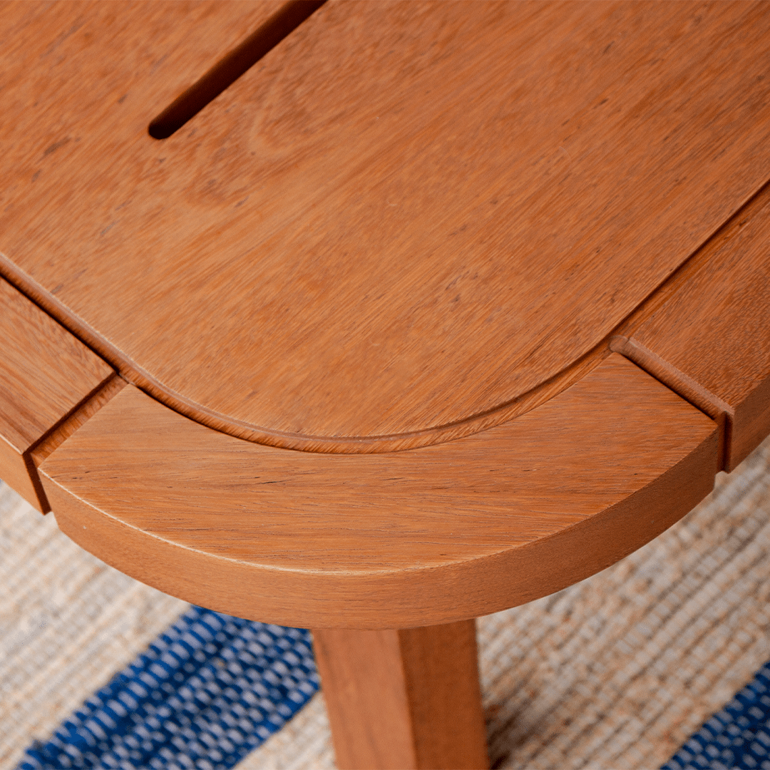 Detalle del diseño y material de la Mesa de Centro Vera NUMI para terrazas