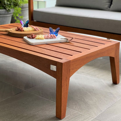 Mesa de Centro Nella de madera NUMI, diseño liviano y elegante para terraza