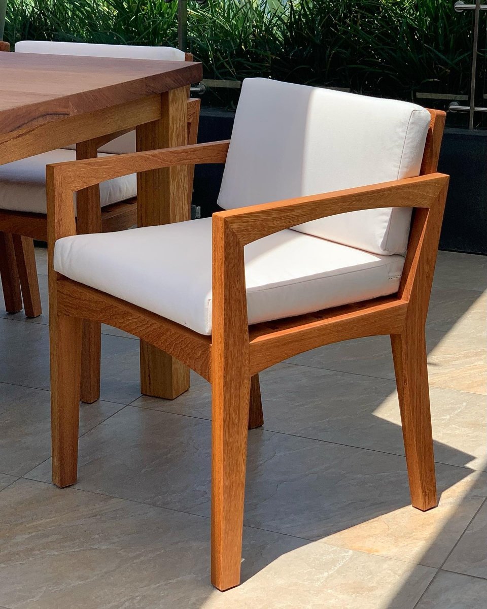 Silla Comedor Nella de madera NUMI, diseño liviano y elegante para terraza