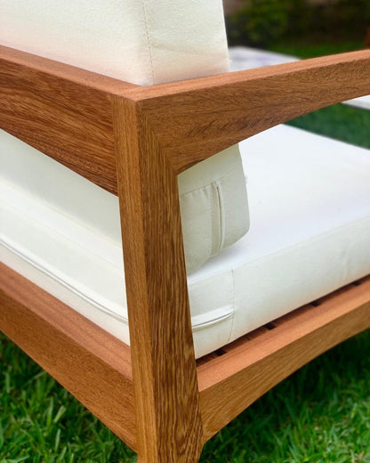 Detalle del diseño y material del Sofá de 3 Cuerpos Nella para terraza NUMI